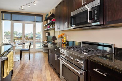 Eat-In Kitchen