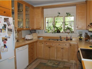 18 Burnside St, Lancaster, NH 03584 - photo 3