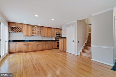 1312 Chetworth Ct, Alexandria, VA 22314 - photo 4