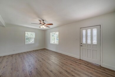 314 E Whitton Ave-4