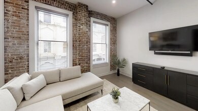 i9Lvnbjews3-Living_Room