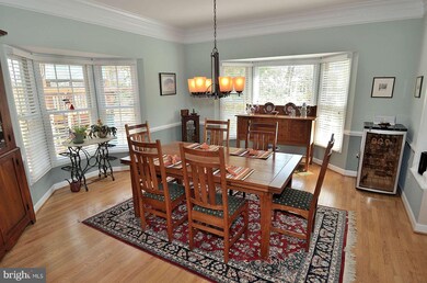 8517 Oak Pointe Way, Fairfax Station, VA 22039 - photo 3