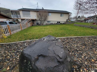 1103 3rd St, Asotin, WA 99402 - photo 4