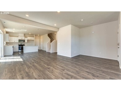 2873 V St, Springfield, OR 97477 - photo 4