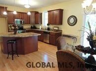 8 Lochvue Dr, Wynantskill, NY 12198 - photo 4