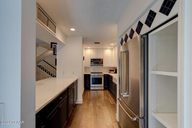 Kitchen-lots-of-storage