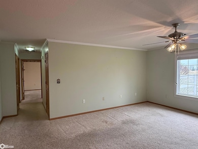 204 Southgate Cir unit D, Fairfield, IA 52556 - photo 3