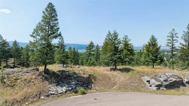 Potential driveway off the cul-de-sac