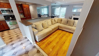 304 Dickie Ave, Staten Island, NY 10314 - photo 4