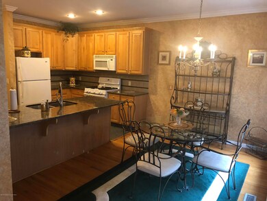204 Thackeray Close, Moosic, PA 18507 - photo 3