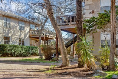 509 W Park St, Fredericksburg, TX 78624 - photo 3