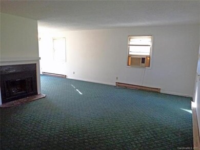 131 Kingswood Dr, Hendersonville, NC 28792 - photo 3