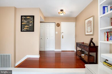 116 Roberts Ln unit 401, Alexandria, VA 22314 - photo 3