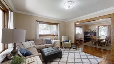 Open To Formal Diningroom