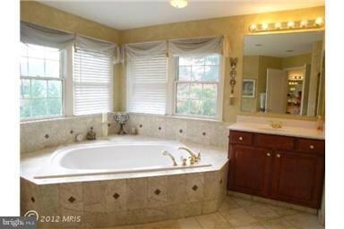 12814 Holly Grove Ct, Fairfax, VA 22033 - photo 7