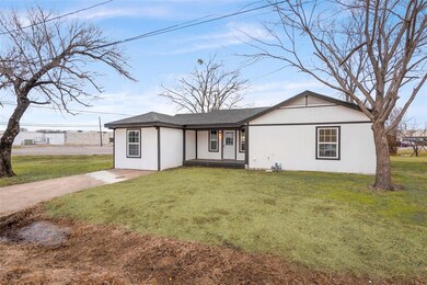 203 Chaffin St, Bonham, TX 75418 - photo 2