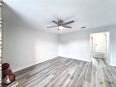 608 Bracewood Cir unit B, San Marcos, TX 78666 - photo 6