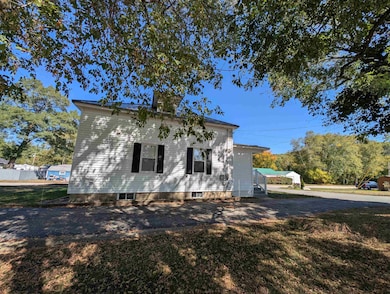 Side view with driveway