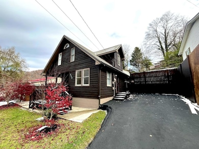 214 Spruce St, Pineville, KY 40977 - photo 2