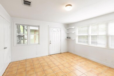 Unfurnished room with visible vents, ornamental m