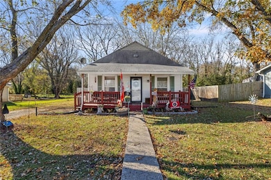818 3rd St, Osawatomie, KS 66064 - photo 2