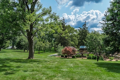 046_1620 E Broad St 606 - 011