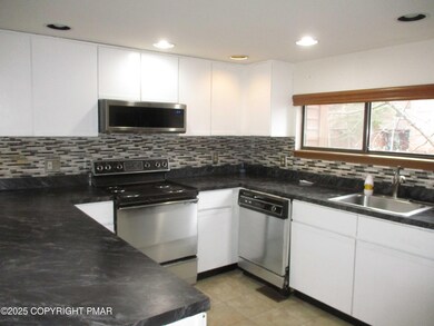 159 Stream Ct, Bushkill, PA 18324 - photo 5