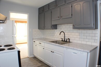 3014 W 71st St, Davenport, IA 52806 - photo 5