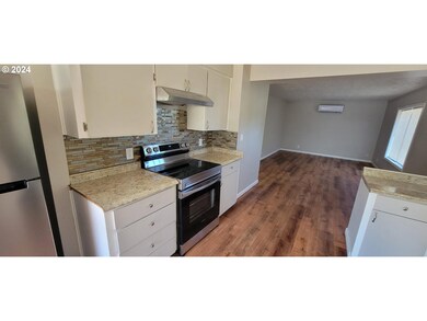 805 Case St, the Dalles, OR 97058 - photo 2