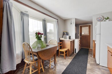 135 Pecos Cir, Carpentersville, IL 60110 - photo 3