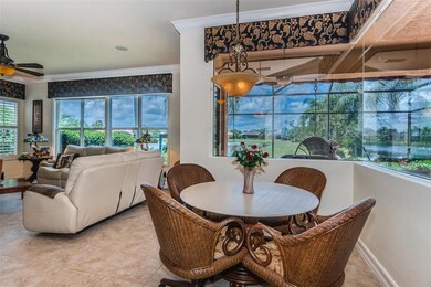 Breakfast room with Aquarium window