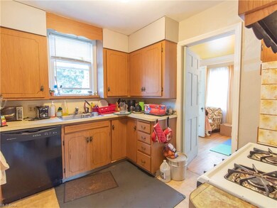 Eat-in Kitchen