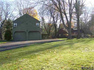 39 W Bayberry Rd, Glenmont, NY 12077 - photo 2