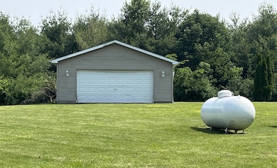 DETACHED GARAGE