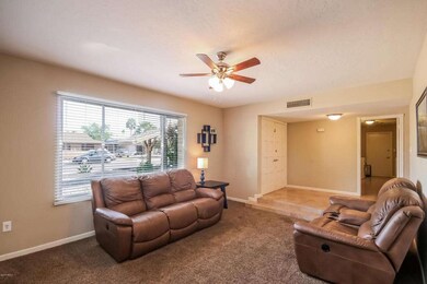 007-Living_Room-1524043-print.jpg