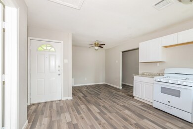 2434 Mayview Dr, Houston, TX 77091 - photo 6