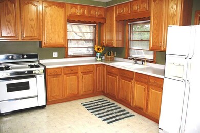 4433 Cheyenne Ave, Davenport, IA 52806 - photo 2