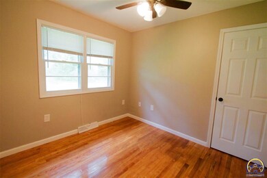1819 SW 36th St, Topeka, KS 66611 - photo 4