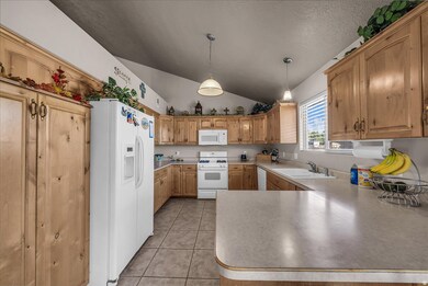 1109 N Horsemans Park Dr, Dammeron Valley, UT 84783 - photo 4