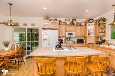 1575 N Meadow Lakes Loop-large-005-Kitch