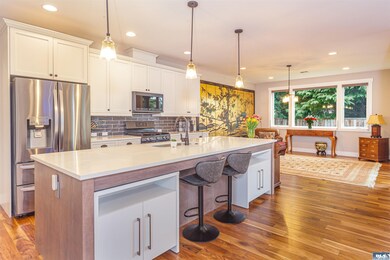 Love to entertain? This wonderful kitchen and space is perfect for gatherings or for two.