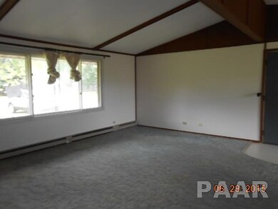 15722 N Mccabe Dr, Chillicothe, IL 61523 - photo 2