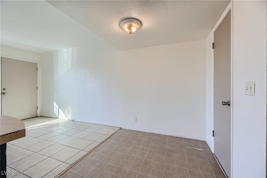 3604 Thomas Ave unit 4, North Las Vegas, NV 89030 - photo 6