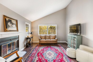 4_Living-Room_1800x1200_3577660