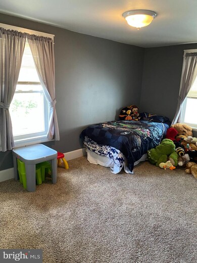 527 Bridgeboro St, Riverside, NJ 08075 - photo 2