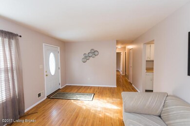 9204 Burlwood Ct, Louisville, KY 40229 - photo 7