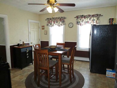 Kitchen. Lg eat in kitchen w/ceiling fan/light com