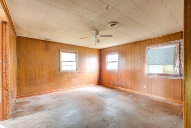 Dan Holt 1605 N Oak Grove 6