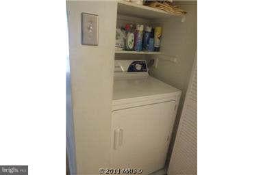 5758A Village Green Dr unit 9/575, Alexandria, VA 22309 - photo 6