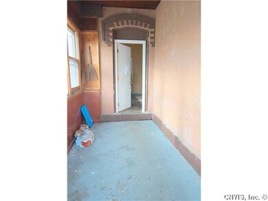 Foyer. Entry way or porch to 1st floor flat.